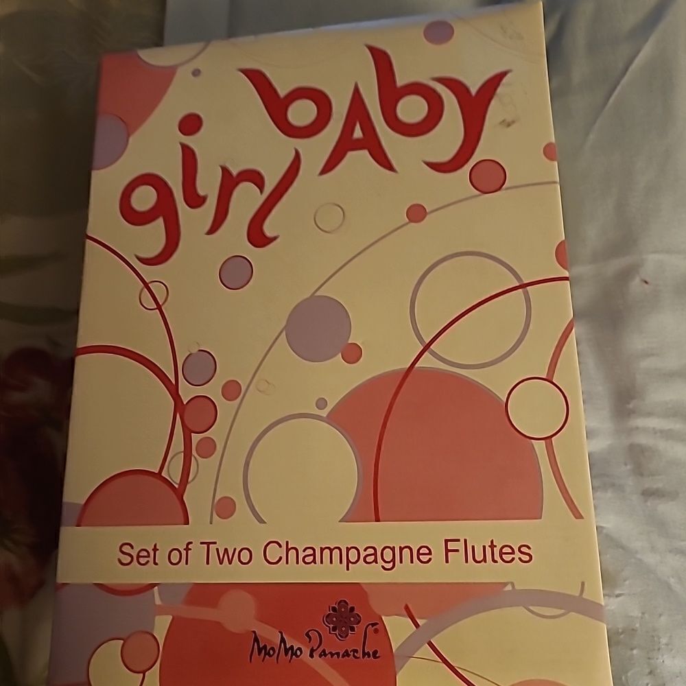 It's a Girl set of Champagne Flutes